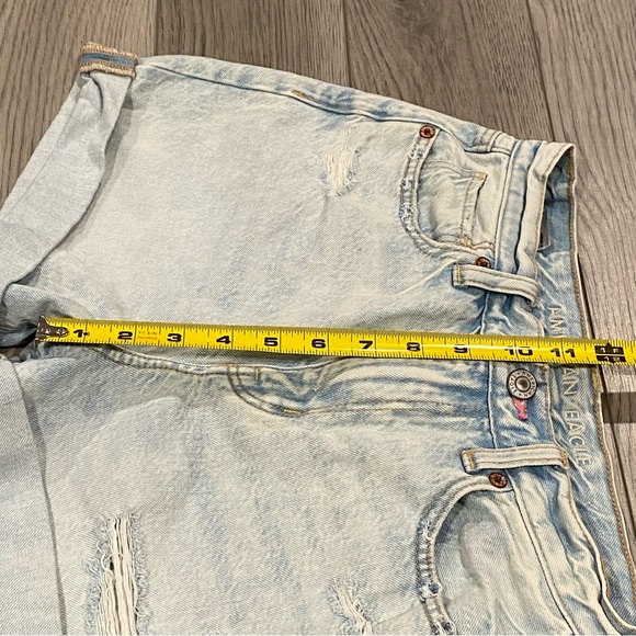 American Eagle Mom Jean Shorts Women's 2 Light Wash Hi Rise Rainbow Embroidery - Picture 13 of 15